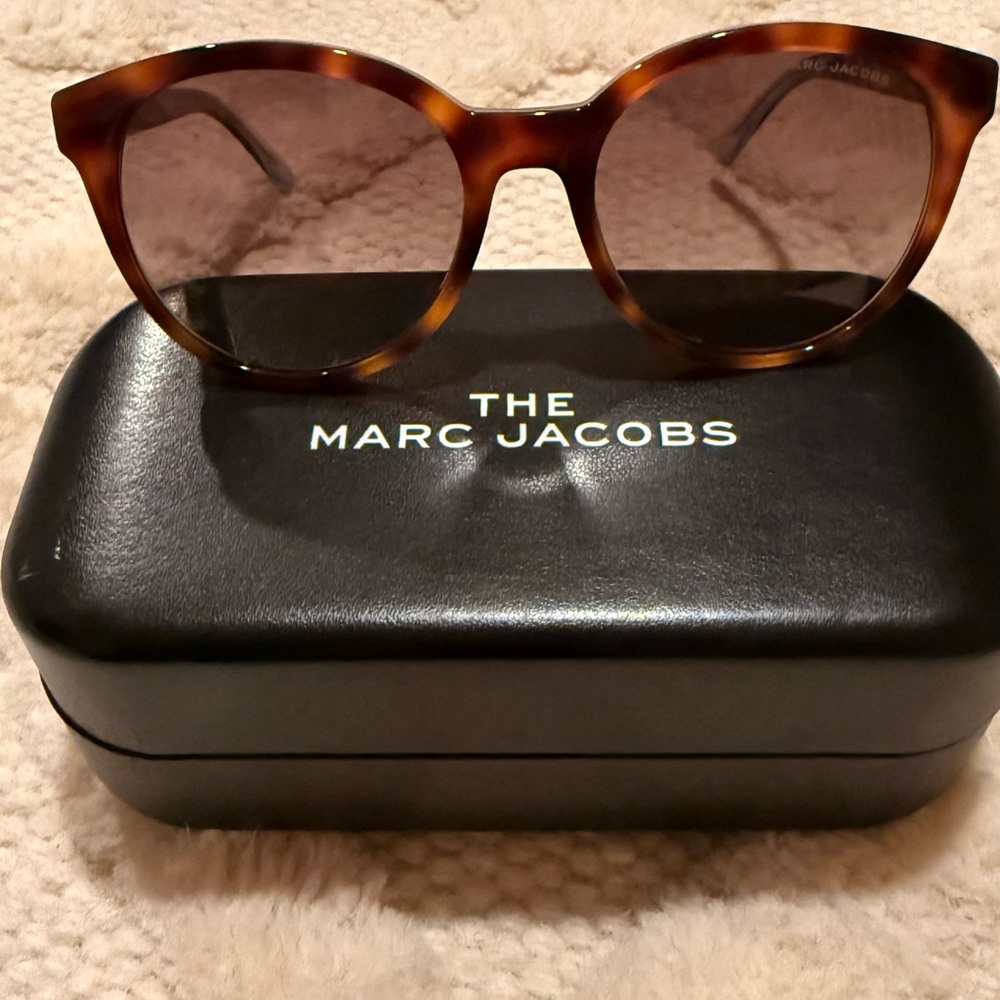 Marc Jacobs Tortoiseshell Round Sunglasses - Brown Tint